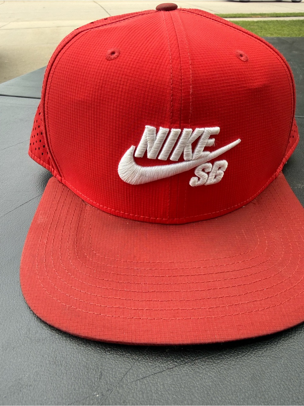 Nike SB Pro AeroBill Hat Mens One Size Red/white Perforated Dri Fit Skate Cap